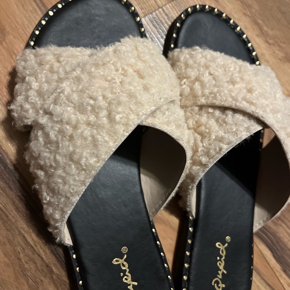 Lyton sandal/slipper 6.5 never worn in box fits like a 6 - Picture 3 of 6